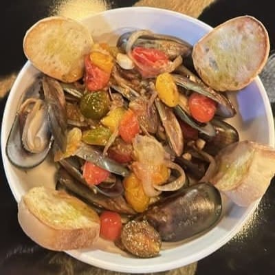 Oceano Broth Mussels.