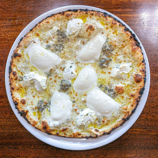 Medium Quattro Formaggi.