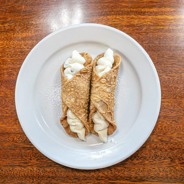 Cannoli.