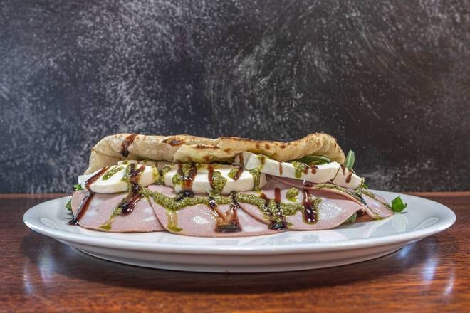 Panuozzo Prosciutto.