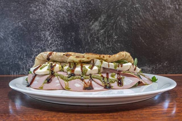 Panuozzo Prosciutto.